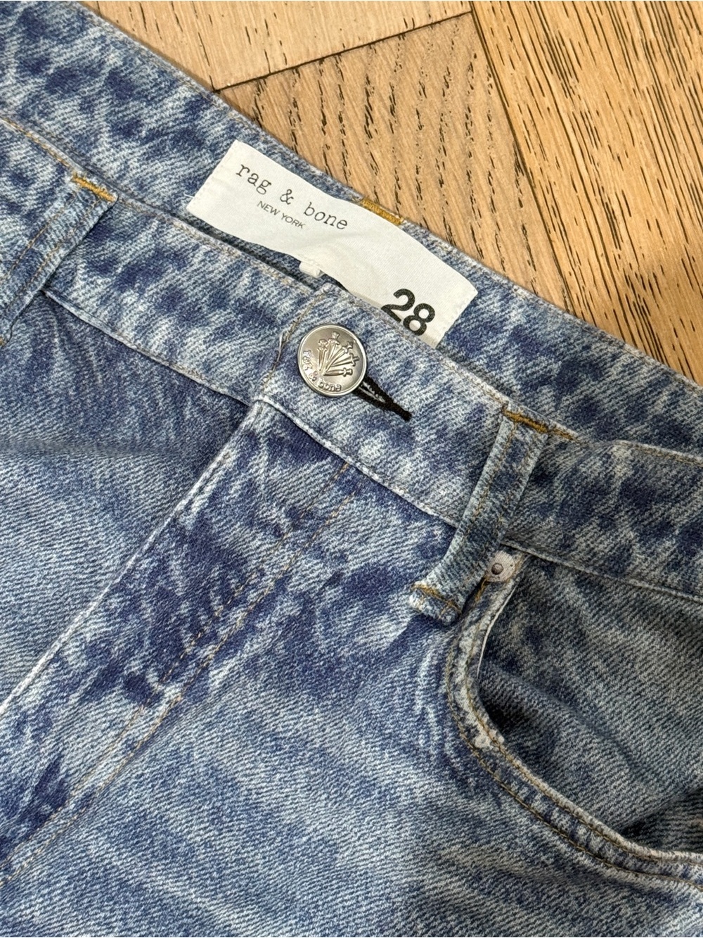 rag & bone Miramar Sofie Cropped Cotton
Terry Sweatpant Jeans in Minetta - Picture 4 of 5